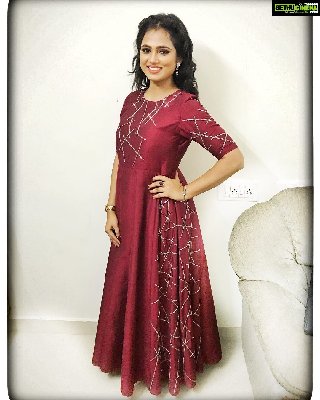Ramya Pandian Instagram - Happy to be a part of #shakthiawards presented by #puthiyathalaimurai ... 6 wonderful and deserving women were honoured under different categories πππcongrats #womenpower #happywomensweek ππ» Costumes : @heena_lunawat @heena.lunawat_official Make up and hair do : @vijiknr Styling : @hymavathy09 @thestylingelement Accessories : @original_narayanapearls Chennai Trade Centre