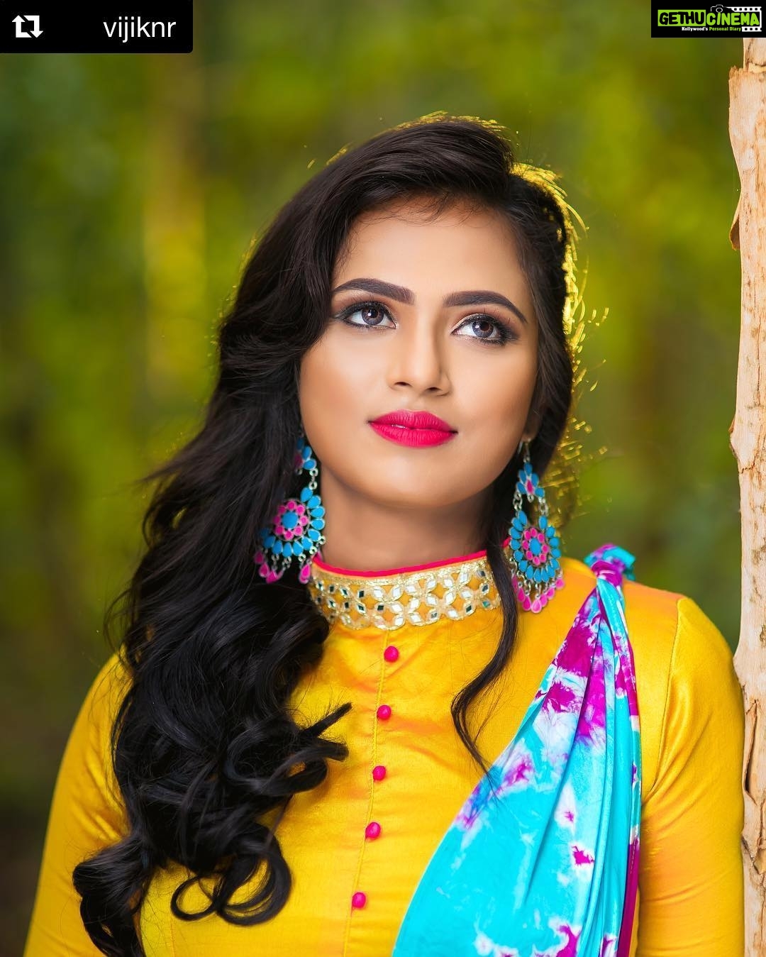 Ramya Pandian Instagram - #Repost @vijiknr with @get_repost ・・・ Actress : @actor_ramyapandian Makeup &hair : @vijiknr Photography: @jeevan_photography Costume : @labelswarupa #makeupartist #makeup #celebritymakeupartist #manamagal #bronzermakeover #bronzerbridaljewellery #jewelry #jewlery #bridaljewelry #northindianbridal #bridal #makeupblog #ezwed @thebridesofindia @ezwed.in @bridalaffairind @thinkshaadi @the_indian_wedding @theweddingnetworkasia #Bridalmakeup #bronzerbridaljewelery #wedmegood #weddingmakeup #weddingsutra #weddingseason #weddings #Bronzermakeover #makeup #makeupartist #makeupbybronzerteam #bridalmakeup #shopzters #weddingmakeup #indianbride #southindianwedding #wedding #singaporewedding #malaysianweddingphotoshoot