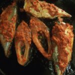 Ramya Pandian Instagram - It's #cooking time 💃🏻#loveforcooking 🍴#fishfry #prawncurry 😋