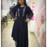 Ramya Pandian Instagram - It was different to be a part of a talk show #neeyanaana ☺️ Will be telecasted soon in @vijaytelevision Costumes : @heena.lunawat_official Styling : @thestylingelement Make up : @keerthipandian