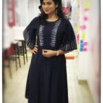 Ramya Pandian Instagram - It was different to be a part of a talk show #neeyanaana ☺️ Will be telecasted soon in @vijaytelevision Costumes : @heena.lunawat_official Styling : @thestylingelement Make up : @keerthipandian
