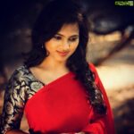 Ramya Pandian Instagram – #photoshoot #redsaree #loveforsaree ❤️
