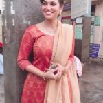 Ramya Pandian Instagram – Being traditional❤️ .. #templevisit #aathmikaearpiercing #simple #traditional Vadapalani Murugan Temple