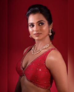Ramya Pandian Instagram - REGAL ♥️ Outfit @magnoliaabyvaaniraghupathy Styling @vaaniraghupathyvivek Photography @waranyogesh_v Jewellery partner @kirtilalsonline Hair & Make up @salomirdiamond #ramyapandian