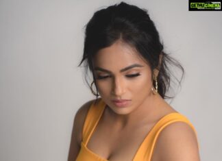Ramya Pandian Instagram - “FLAWSOME” Photography & Styling: @anupamasindhia Gaffer: @gopikrish__photography Assistant: @jeromepaul6 Make up & Hair: @vijiknr #ramyapandian