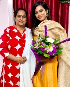 Ramya Pandian Instagram - Year on year, all the effort that goes into making this day special brings so much joy and warms my heart. What makes it even more special is the social and environmental impact that these efforts carry - the sapling planting drive and the food donation in this time of need. 

I am truly blessed to have an amazing set of well-wishers who go above and beyond, to radiate positivity, not just today but everyday. A big 'Thank you' for taking the time and for all the gestures - I'm counting my blessings.

Thank you my dear #gethufans ❤️

Birthday girl is very happy 💃🏻

#ramyapandian