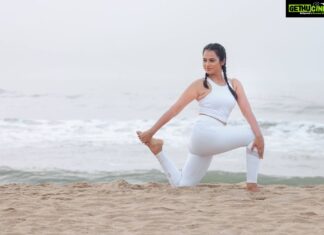 Ramya Pandian Instagram - "Yoga is the dance of every cell with the muscle of every breath that creates inner serenity and harmony" Let's celebrate the International day of yoga 😊 Photography @sanjaysooriya Make up and hair stylist @priyadharshini.makeupartist Stylist @anupamasindhia #ramyapandian #internationalyogaday #yoga #yogaforlife
