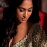 Ramya Pandian Instagram - "There is a queen in every woman" Shot by @prachuprashanth Stylist @thoorigaikabilan Designer @zarigaibygitanjaliofficial Makeup @makeupibrahim Hair stylist @vijayaraghavan_hairstylist3133 Hair assistant @yasinhairstylist Jewels @jcsjewelcreations #ramyapandian