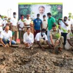 Ramya Pandian Instagram - As a tribute to Vivek sir, we've planted 59 saplings at SP office thiruvallur... He has been an inspiration to me and I promise to continue the legacy that he has left behind. He will live in our hearts always! Thank you @communitreeindia and thank you so much Aravindhan sir Superintendent of police Thiruvallur district 🙏🏻 Happy Earth day💚