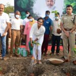 Ramya Pandian Instagram - As a tribute to Vivek sir, we've planted 59 saplings at SP office thiruvallur... He has been an inspiration to me and I promise to continue the legacy that he has left behind. He will live in our hearts always! Thank you @communitreeindia and thank you so much Aravindhan sir Superintendent of police Thiruvallur district 🙏🏻 Happy Earth day💚