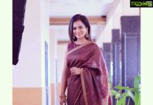 Ramya Pandian Instagram - Wearing Matka tissu sari from @dithi.studio for the grand launch of shopping mall at Nagapatnam Accessories @original_narayanapearls