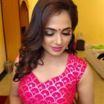 Ramya Pandian Instagram – When all set for #rakitarakitarakita

#throwback 
#biggbosstamil4 

MUA @priyadharshini.makeupartist

Hair stylist @mani_hairstylist
#ramyapandian