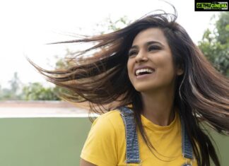 Ramya Pandian Instagram - "Happiness blooms from within" #stayhappy #spreadpositivity Photography @anupamasindhia MUA @priyadharshini.makeupartist #ramyapandian