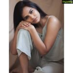 Ramya Pandian Instagram – “Life is a balance between holding on and letting go” 

Photography @anupamasindhia 
MUA @priyadharshini.makeupartist 

#ramyapandian