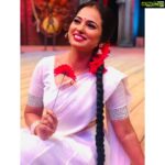 Ramya Pandian Instagram - From the sets of #kalakapovadhuyaru #vijaytelevision Costumes and styling @label_ts_official @sundari_designer Make up @priyadharshini.makeupartist Jewellery @original_narayanapearls #ramyapandian