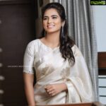 Ramya Pandian Instagram – Wearing this beautiful saree from @magnoliaabyvaaniraghupathy for #startmusic show @vijaytelevision 

Photography @shadowsphotographyy @ajay_shadowsphotography 
Make up @lakshmiajay_makeupartistry 
Hair Stylist @durga_hair_stylist 
Styling @sundari_designer 
Jewellery @original_narayanapearls 

#ramyapandian