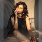 Ramya Pandian Instagram - "Art is the loudest silence, scream quietly" Photography @v.s.anandhakrishna Make up @priyadharshini.makeupartist Hair stylist @mani_stylist_ Stylist @anupamasindhia #ramyapandian