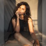 Ramya Pandian Instagram – “Art is the loudest silence, scream quietly”

Photography @v.s.anandhakrishna 
Make up @priyadharshini.makeupartist 
Hair stylist @mani_stylist_ 
Stylist @anupamasindhia 

#ramyapandian