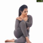 Ramya Pandian Instagram – “Just breathe”

One thing which I learnt – poses which look easier are tough ones to do 😋

Photography @sanjaysooriya 

Make up  @priyadharshini.makeupartist 

Hair stylist @nazia_hair_and_makeup

Stylist @anupamasindhia 

#ramyapandian
#internationalyogaday
#yoga #yogaforlife