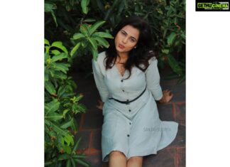 Ramya Pandian Instagram - I may not be perfect, but i am always ME 😋💃 Photography @sanjaysooriya Costumes @label_ts_official #ramyapandian