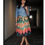 Ramya Pandian Instagram – “Laugh and bite with Ramya Pandian”
@behindwoodsofficial 

Wardrobe @ddcouture.in 
Styling @anupamasindhia 
Make up @priyadharshini.makeupartist 
Accessories @original_narayanapearls 

#ramyapandian