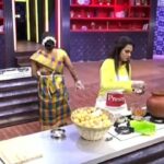 Ramya Pandian Instagram – #CookWithComali @vijaytelevision 
@vijaytvpugazh 😂😂