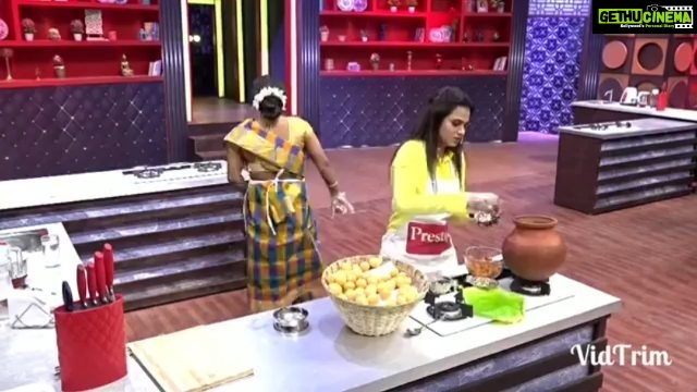 Ramya Pandian Instagram - #CookWithComali @vijaytelevision @vijaytvpugazh 😂😂