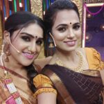 Ramya Pandian Instagram – #CookWithComali fun filled reality show @vijaytelevision 
Saturday and sunday 8pm 
#pongalcelebration 
Saree @thesilkwalkstudio 
MUA @priyadharshini.makeupartist 
Hair Stylist @nazia_hair_and_makeup 
Jewellery @original_narayanapearls 
#ramyapandian