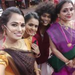 Ramya Pandian Instagram – #CookWithComali fun filled reality show @vijaytelevision 
Saturday and sunday 8pm 
#pongalcelebration 
Saree @thesilkwalkstudio 
MUA @priyadharshini.makeupartist 
Hair Stylist @nazia_hair_and_makeup 
Jewellery @original_narayanapearls 
#ramyapandian