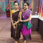 Ramya Pandian Instagram - #CookWithComali fun filled reality show @vijaytelevision Saturday and sunday 8pm #pongalcelebration Saree @thesilkwalkstudio MUA @priyadharshini.makeupartist Hair Stylist @nazia_hair_and_makeup Jewellery @original_narayanapearls #ramyapandian