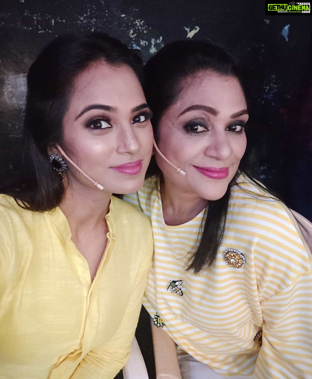 Ramya Pandian Instagram - #CookWithComali saturday and sunday 8pm @vijaytelevision Costumes @mabia_mb MUA @priyadharshini.makeupartist Accesories @original_narayanapearls #VijayTelevision #realityshow #ramyapandian