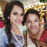 Ramya Pandian Instagram - @original_narayanapearls now at chrompet 🌟 Do visit the store for exciting new year collections💃 Congratulations @nani_thedesigner @sundari_designer PC @vivid_impressions__ Thanks for the beautiful saree @herowntrends Blouse by @sundari_designer From @label_ts_official MUA @layamakeupartistry #ramyapandian