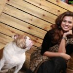 Ramya Pandian Instagram – Apart from @indiaglitz_tamil interview i had great fun with these chamathu cuties #whisky and #madras 😍😘❤ Costumes @label_ts_official 
Accesories @original_narayanapearls 
#throwback
#doggies #doglovers 
#ramyapandian ATTE – Glocal Cafe