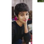 Ramya Pandian Instagram – Enga #pullingo ella bayangaram 😂

#fun #pullingo #pullingowig #hairwig 
#ramyapandian