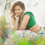 Ramya Pandian Instagram - Lost in the day dream 😍 Photography : @suren_studiomyth Block printed chanderi cotton saree from @adithiudayakumarofficial Simple blouse from @shiva_fashions_69 Accesories : @original_narayanapearls #ramyapandian #nomakeup #casual #photoshoot #silverjewelry #waistchain