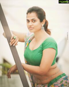Ramya Pandian Instagram - Photography : @suren_studiomyth Block printed chanderi cotton saree from @adithiudayakumarofficial Simple blouse from @shiva_fashions_69 Accesories : @original_narayanapearls #ramyapandian #nomakeup #casual #photoshoot #silverjewelry #waistchain