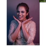 Ramya Pandian Instagram - Aannnd i am excited for all the good things to come 😄 #staypositive #excited #goodvibes Photography : @the_photographic_monk MUA : @makemeupbyjanani Costumes : @label_ts_official #ramyapandian