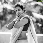 Ramya Pandian Instagram - "It is very simple to be happy But it is very difficuilt to be simple" PC @suren_studiomyth Accessories @original_narayanapearls #blackandwhite #photography #candid #ramyapandian