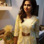 Ramya Pandian Instagram - Diwali celebration with family ❤ #diwali #diwaliparty #familytime Love the outfit from @radheyscouture ....thank you🙏🏻 #ramyapandian