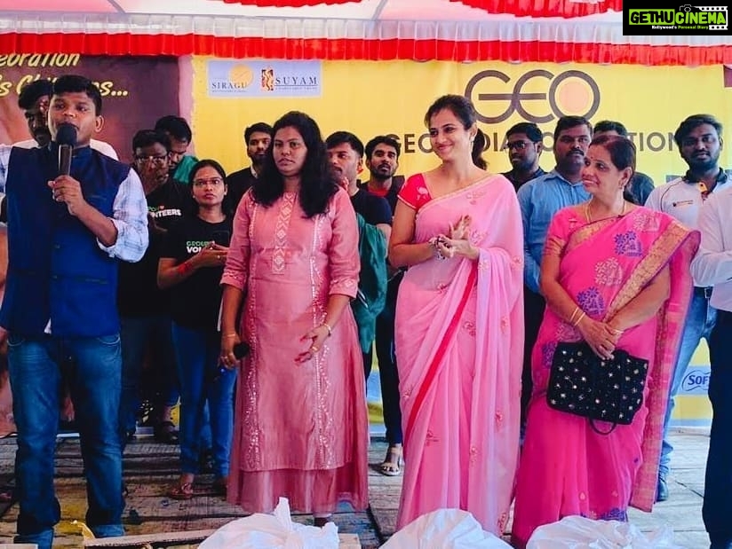 Ramya Pandian Instagram - Happy and satisfied to be a small part of pre diwali celebration with these little happy faces😊😊 great initiative by geo India foundation @priya_jemima 🙏🏻 Costumes : @mabia_mb Earrings : @original_narayanapearls