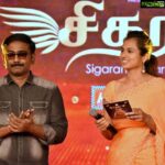 Ramya Pandian Instagram – Thank you @news18tamilnadu for the invite for #sigaramawards2019 .. Happy being a part of such an event …also sharing stage with honourable chief minister of puducherry V.Narayanaswamy director Vasanthabalan and Actor Krishna .. Sunday(tonite) 7pm

Costumes @label_ts_official 
Blouse from @shiva_fashions_69
Earrings @original_narayanapearls 
#ramyapandian