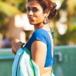 Ramya Pandian Instagram - "Big change comes from hundreds of tiny steps and they all matter" #todaysthought #tuesdaymotivation 😋 PC @suren_studiomyth #sareelove #casuallook #photoshoot #ramyapandian