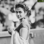 Ramya Pandian Instagram - "It is very simple to be happy But it is very difficuilt to be simple" PC @suren_studiomyth Accessories @original_narayanapearls #blackandwhite #photography #candid #ramyapandian