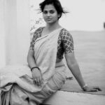 Ramya Pandian Instagram - "No matter what a woman looks like, If she is confident she is sexy" PC @suren_studiomyth #ramyapandian #blackandwhite #casual #saree #photoshoot