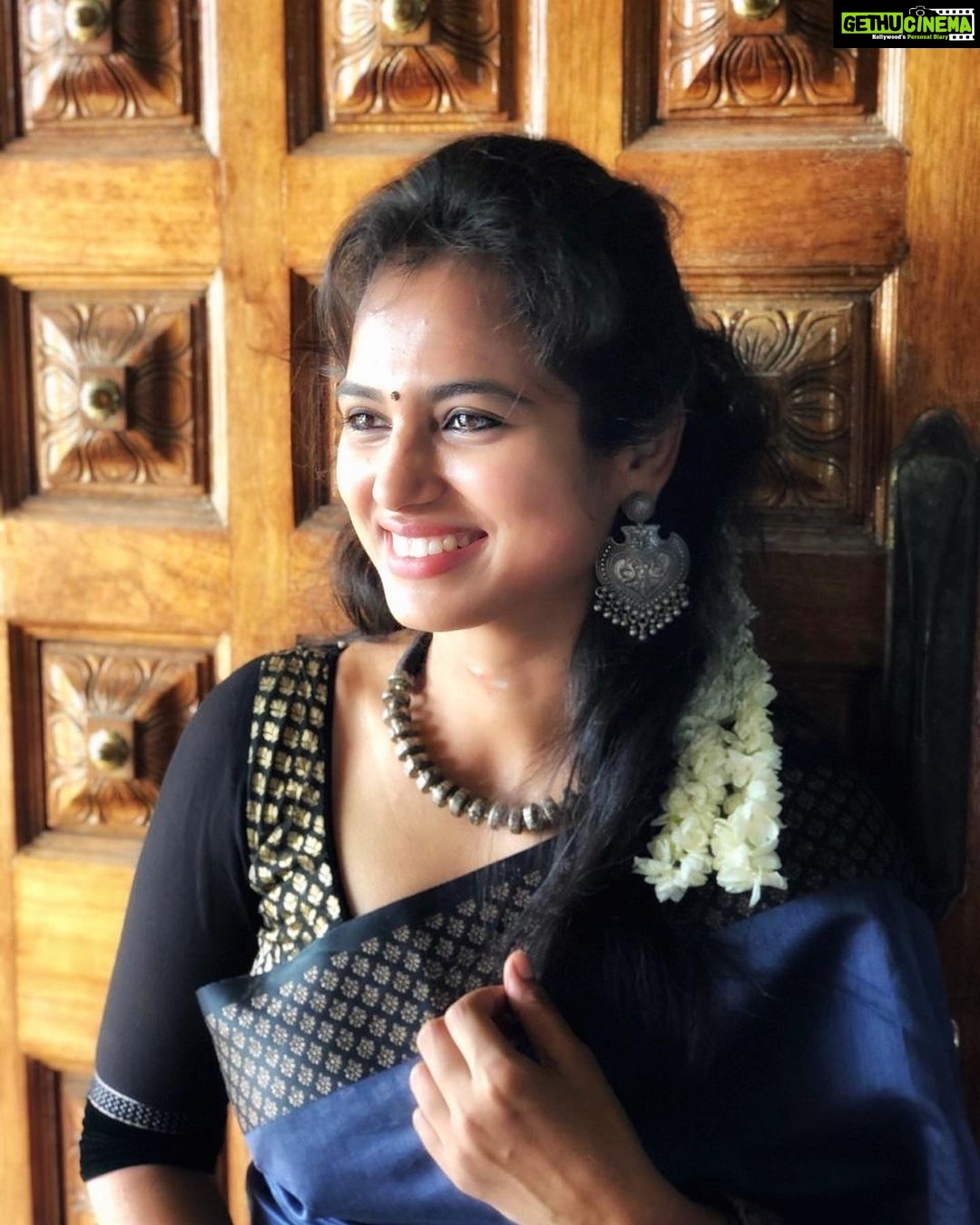Actress Ramya Pandian HD Photos and Wallpapers May 2019 - Gethu Cinema