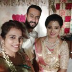 Ramya Pandian Instagram – @raji286 @vinuvk #weddingphotos 
So happy for you my dear sister and dear bil❤❤ enjoyed the wedding and family time ….
#ramyapandian
#family #bonding #weddingscenes

Costumes : @label_ts_official 
Jewelry : @original_narayanapearls