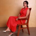 Ramya Pandian Instagram – Pa pa ga sa da ni pa 
Ma pa ga ma ri sa sa 🎼🥰

Photography @rakeshsiva28 @vikatan_emagazine 
Styling @anupamasindhia 
MUA @lakshmiajay_makeupartistry 
Hair stylist @mani_stylist_ 

#ramyapandian