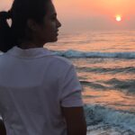 Ramya Pandian Instagram - There is a sunrise and sunset everyday... let me enjoy it atleast once in a while 😉😍 nature is always beautiful and magical 🧡🧡