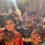 Ramya Pandian Instagram - When the @cinemavikatan team enjoyed my cooking and took parcel of my kali 😜 #kitchenfun #cookingfun #karupattikali https://youtu.be/hmyZiWEtbdM MUA @jothimuthuram Costumes @label_ts_official Accessories @original_narayanapearls