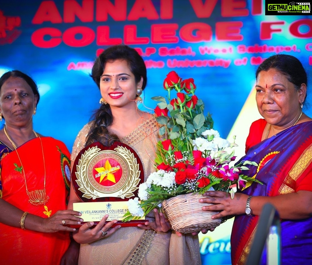 Ramya Pandian Instagram - Thanks for the love #annaiveilankannicollege ... happy to be a part of #astrol19... you girls made me feel so special ❤️❤️ love you Thanks for the custom made saree and blouse @sundari_designer Accessories : @original_narayanapearls #ramyapandian